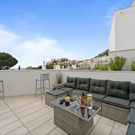 Modern And Elegant With Two Terraces شقة