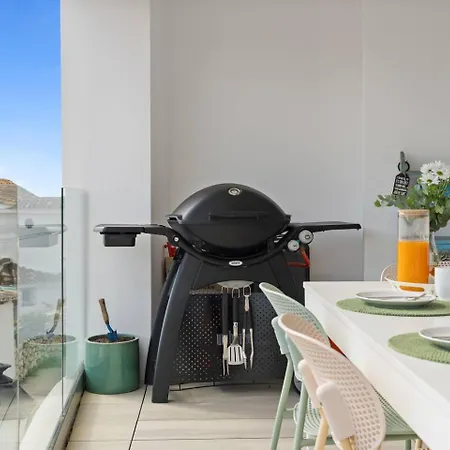 Modern And Elegant With Two Terraces شقة