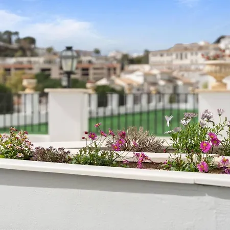 Modern And Elegant With Two Terraces شقة ميخاس