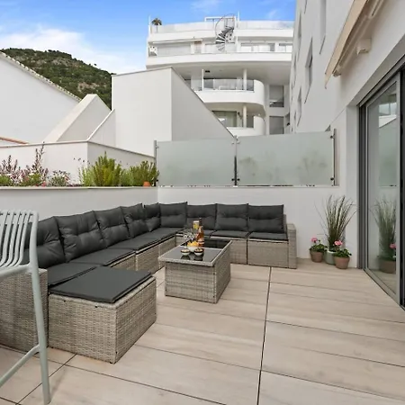 Modern And Elegant With Two Terraces شقة ميخاس