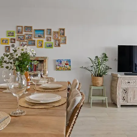 Modern And Elegant With Two Terraces شقة