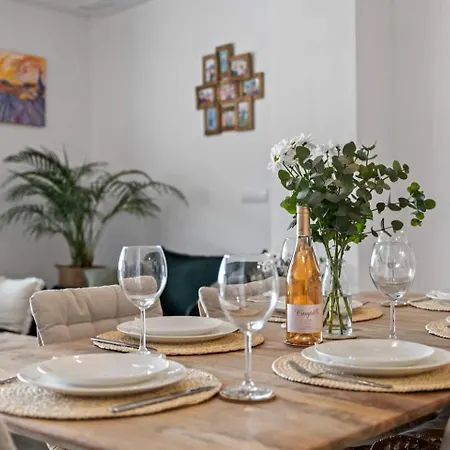 Modern And Elegant With Two Terraces شقة