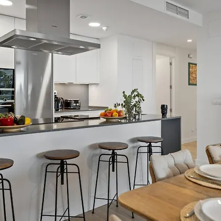 Modern And Elegant With Two Terraces *